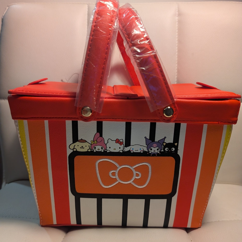 BoxLunch exclusive Hello Kitty & Friends Red Orange Striped Picnic Handbag NEW